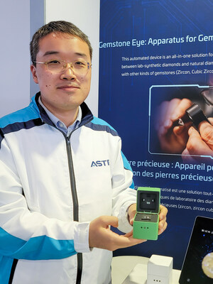 The “Gemstone Eye: Apparatus for Gemstones Identification” stood out, earning the Gold Medal with Congratulations of Jury. This automated device offers all-in-one solution for quickly distinguishing natural diamonds from lab-synthetic diamonds and other gemstones