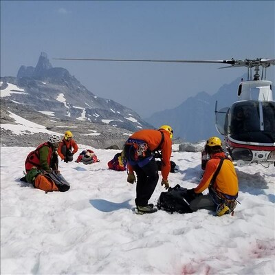Parks Canada: staging area after extraction of fallen climbers (CNW Group/Ian Manson)