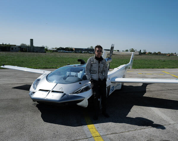 Jean-Michel Jarre con el AirCar