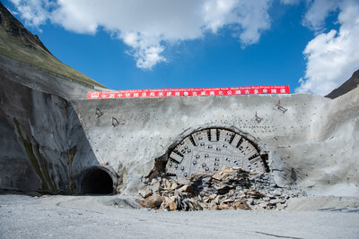 CRTG ayuda a perforar un túnel clave en el corredor norte-sur de Georgia (PRNewsfoto/China Railway Tunnel Group Co., Ltd)