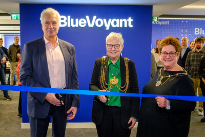 James Rosenthal (left), CEO and co-founder of BlueVoyant, and Lord Mayor of Leeds, Councillor Al Garthwaite (center), cut the ribbon for the BlueVoyant SOC and Customer Experience Centre in Leeds, England.