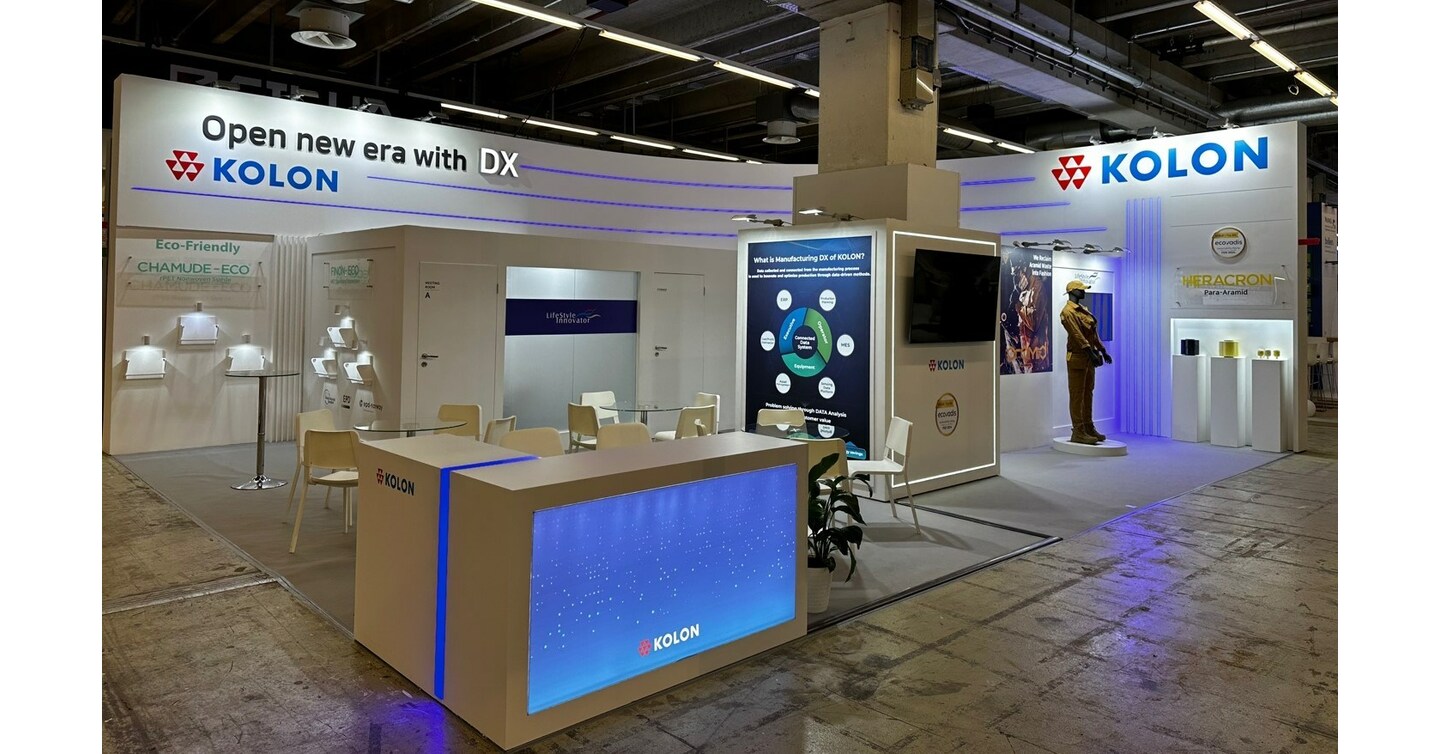 A 100 meter long Weifang kite rises in the sky of France