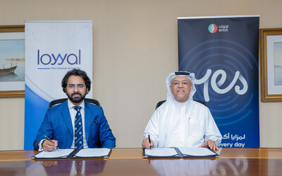 Saif Humaid Al Falasi, Group CEO, ENOC & Ashish Kumar Singh, CEO of Loyyal during the signing ceremony