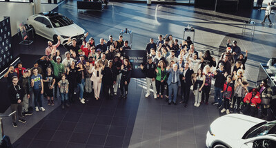 Mercedes-Benz Toronto Queensway inaugurated its state-of-the-art new facility at 1631 The Queensway by inviting kids from local chapters of Big Brothers Big Sisters to “Driving Your Future at Mercedes-Benz Toronto Queensway”. The event was an extension of Mercedes-Benz’s national partnership with Big Brothers Big Sisters of Canada. The new facility at Mercedes-Benz Toronto Queensway features the first AMG Brand Centre in North America. (CNW Group/Mercedes-Benz Canada Inc.)