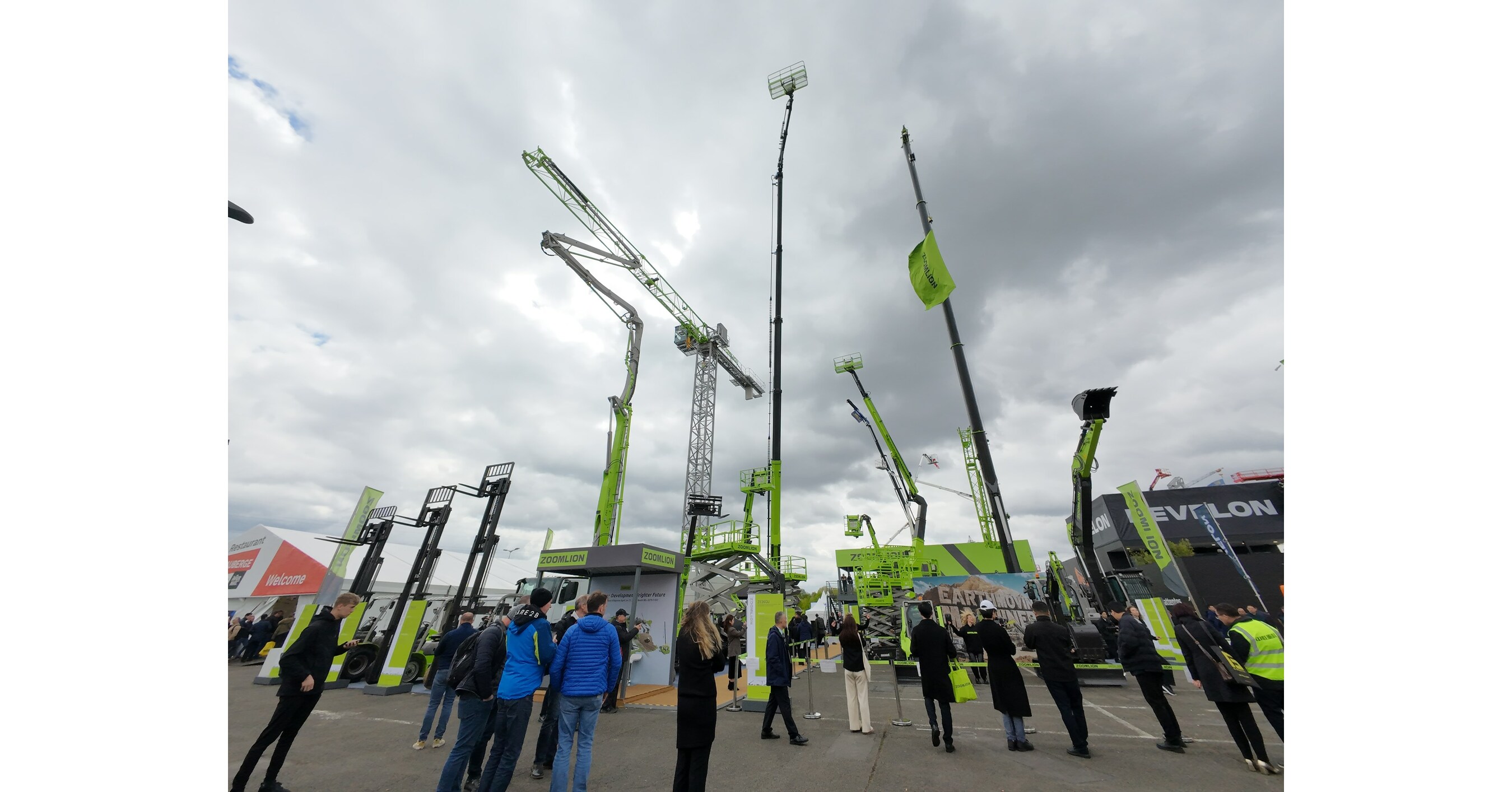 Zoomlion žiari na veľtrhu INTERMAT 2024 s víziou ekologickejšej, inteligentnejšej budúcnosti Zoomlion žiari na veľtrhu INTERMAT 2024 s víziou ekologickejšej, inteligentnejšej budúcnosti