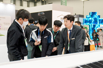 Audiences are visiting Sungrow booth
