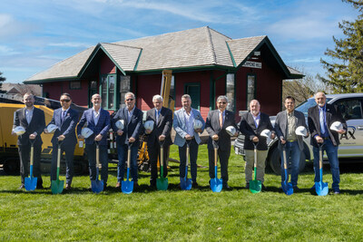 telMAX and The City of Richmond Hill celebrate the ground breaking of 100% fibre internet infrastructure project.
(L-R) Tal Trainer - telMAX Marketing Communications, Councillor Simon Cui, Brad Fisher- telMAX CRO , John Armstrong - telMAX VP Local Government Relations, Mayor David West, Michael Strople - telMAX CEO, Deputy Mayor Godwin Chan, Stuart Roberts - telMAX President & COO, Councillor Michael Shiu, Councillor Scott Thompson. (CNW Group/telMAX)