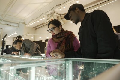 Shoppers Looking at Jewels at NYCJAOS. Image Credit: Julz Brianso