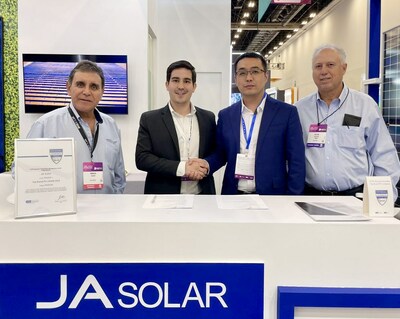 JA Solar consolida su asociación con Exel Solar con un acuerdo de distribución de módulos fotovoltaicos de 200 MW (PRNewsfoto/JA Solar Technology Co., Ltd.)