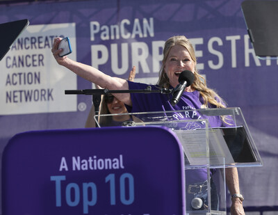 Lisa Niemi Swayze speaks to a crowd of over 3,000 people at PanCAN PurpleStride Los Angeles