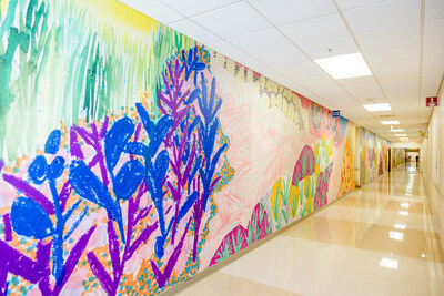 Phoenix Children's today unveiled a 407-foot commissioned mural that has transformed a heavily trafficked corridor into a captivating and exciting journey for children and their families.