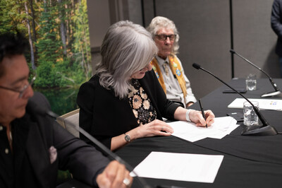 Chief Robert Louie, Chairman of the Lands Advisory Board, Patty Hajdu, Minister of Indigenous Services, and Austin Bear, Chair of the First Nations Land Management Resource Centre, signing the Memorandum of Understanding. (CNW Group/Indigenous Services Canada)