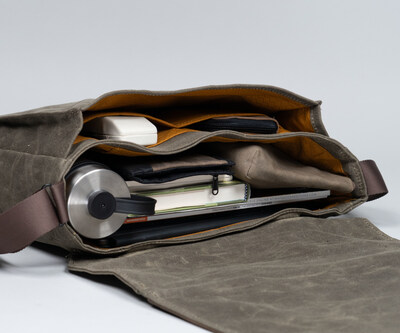 Full size Shinjuku Messenger interior showing what fits inside