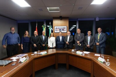 Mr Orhan Remzi Karadeniz, CEO of Karpowership, and Mr Jean Paul Prates, CEO of Petrobras, formalizing the joint venture