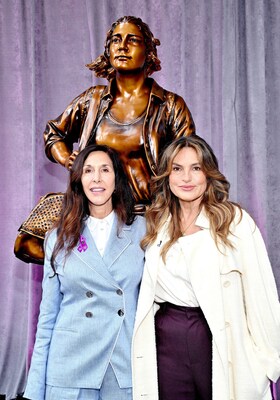 Mariska Hargitay helped Purina unveil “Courageous Together,” a new statue by “Fearless Girl” artist Kristen Visbal, in support of the Purple Leash Project, which aims to help more domestic violence shelters become pet-friendly. Pictured from left to right: Artist Kristen Visbal, actress and advocate Mariska Hargitay.