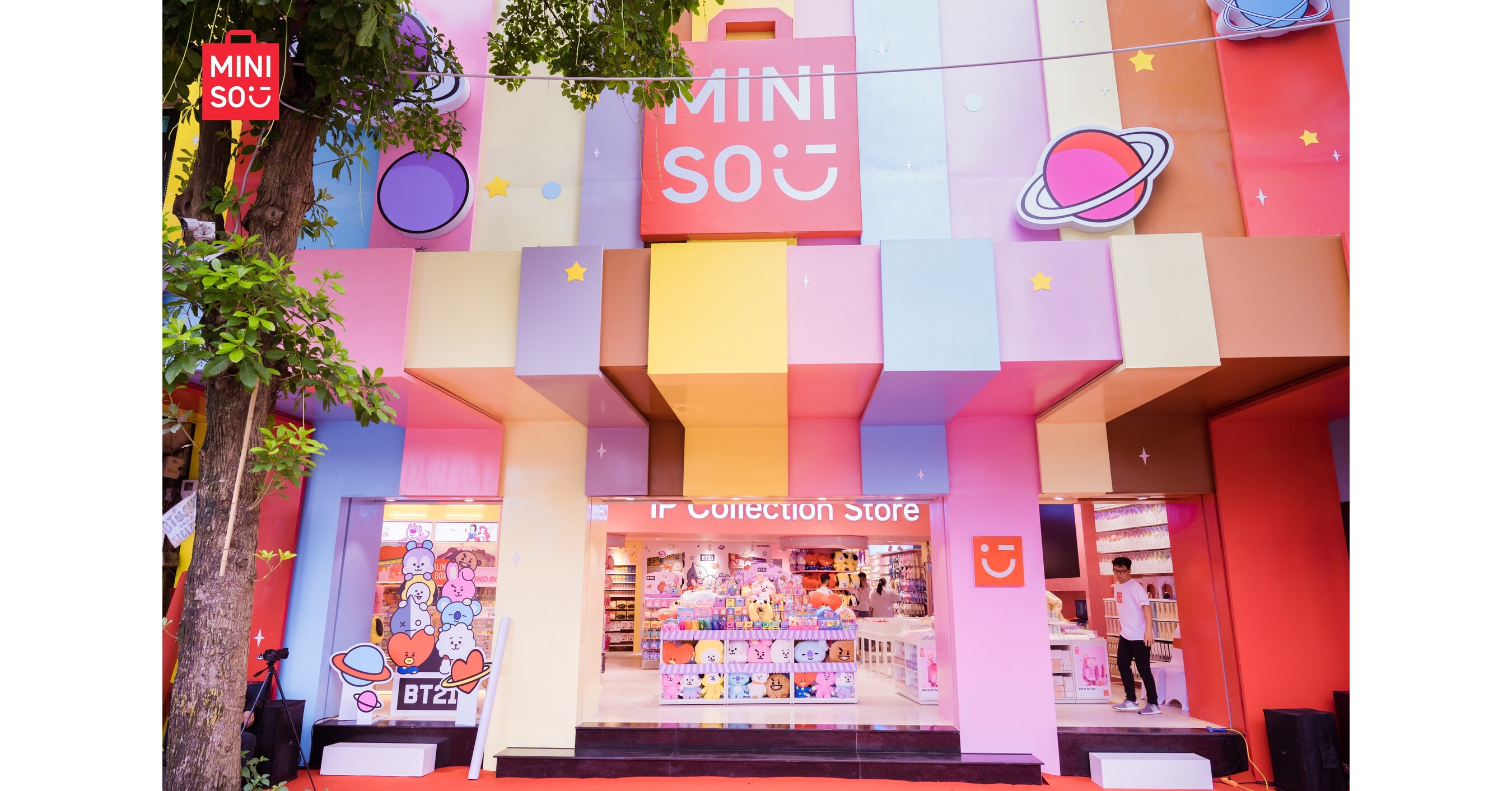 Miniso ra mắt cửa hàng IP Collection đầu tiên tại Việt Nam với mặt tiền đầy màu sắc