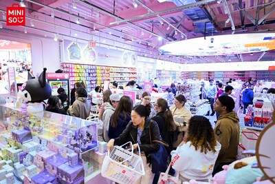 Shoppers_Exploring_MINISO_s_Products_at_the_IP_Collection_Store_On_the_Grand_Opening_Day.jpg