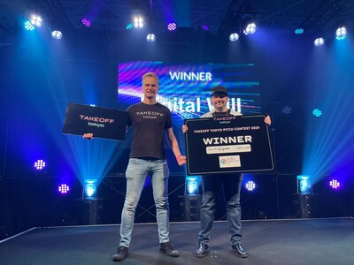 Digital Will Inc. CEO William Bohn and Takeoff Tokyo CEO Antti Sonninen commemorate the Takeoff Tokyo 2024 Pitch Contest victory together on stage.