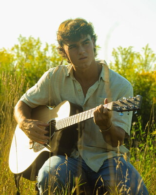 Niagara's Lucas Mason has become a viral sensation after joining Zach Bryan on stage at the Scotiabank Centre earlier this spring. See him perform LIVE in the vines at the TD Tailgate Party June 22. (CNW Group/Niagara Grape & Wine Festival)