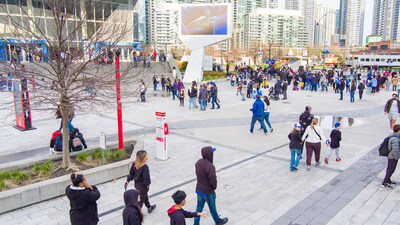 Toronto’s first outdoor SaveStation installed at the CN Tower. (CNW Group/Toronto Downtown West BIA)
