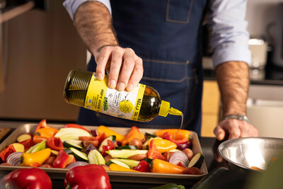 Bella Del Sol Organic Expeller Press High Oleic Sunflower Oil in a Chef inspired squeeze bottle.