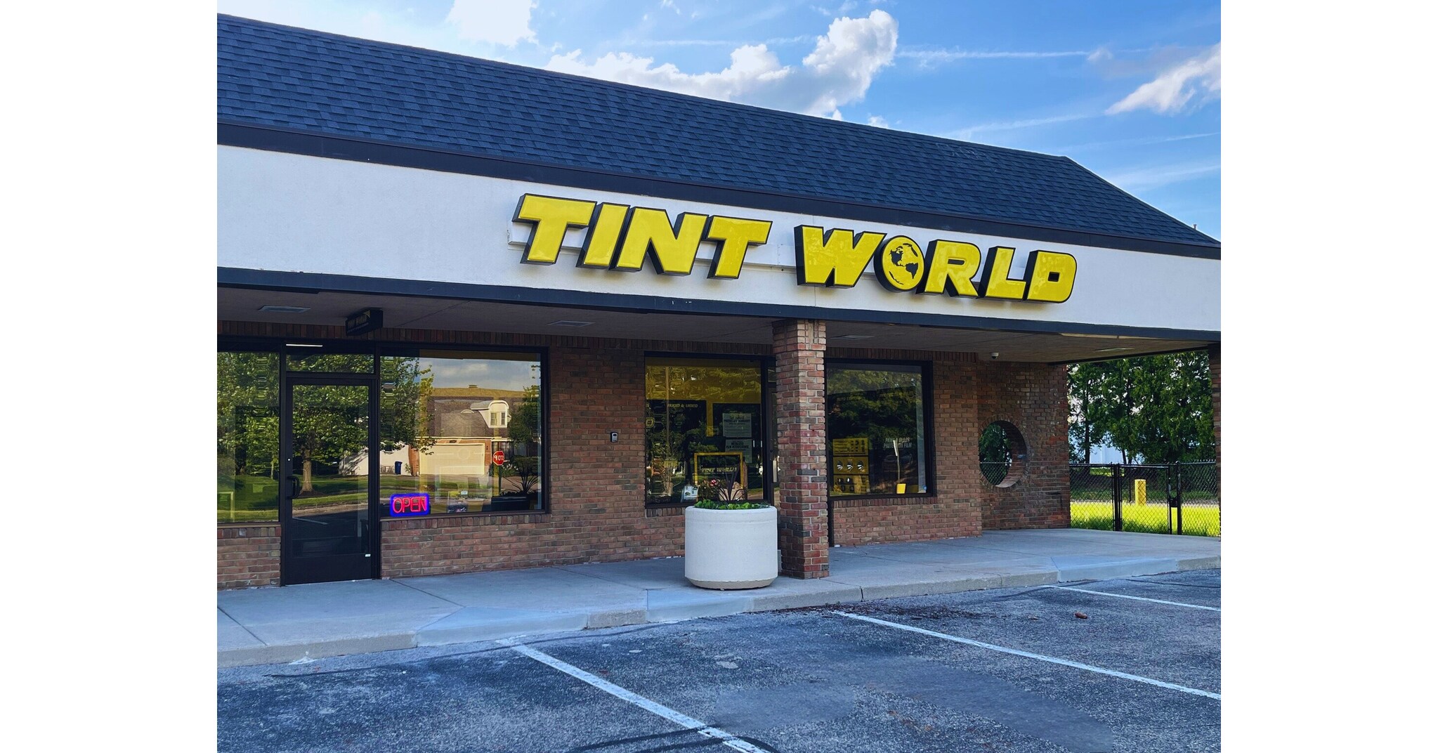 Tint World®在七叶树州开设了其首个行业领先的汽车造型中心，位于哥伦布市