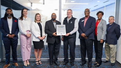 First Horizon leaders and associates join ESGR representatives for the Company's signing of the Statement of Support. Pictured l. to r.: Dr. Anthony C. Hood (Chief Diversity, Equity and Inclusion Officer), Erin Pryor (Chief Marketing Officer), Amy Moffitt (Regional Marketing), Alexander Rogers (ESGR), Bryan Jordan (President and CEO), Ernest Benson (ESGR), Sonja Lavender (Senior Business Analyst and U.S. Army Reserve), John Gurney (Sales Manager and U.S. Army Reserve)