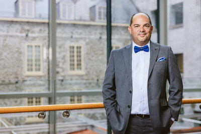 Stéphan La Roche dresse un bilan très positif des années trépidantes passées à la tête du Musée de la civilisation à Québec et annonce officiellement qu’il ne sollicitera pas un nouveau mandat à sa fonction de président-directeur général qu’il occupe depuis 2015.
Photo : Stéphane Bourgeois (Groupe CNW/Musée de la civilisation) Stéphan La Roche dresse un bilan très positif des années trépidantes passées à la tête du Musée de la civilisation à Québec et annonce officiellement qu’il ne sollicitera pas un nouveau mandat à sa fonction de président-directeur général qu’il occupe depuis 2015.
Photo : Stéphane Bourgeois (Groupe CNW/Musée de la civilisation)