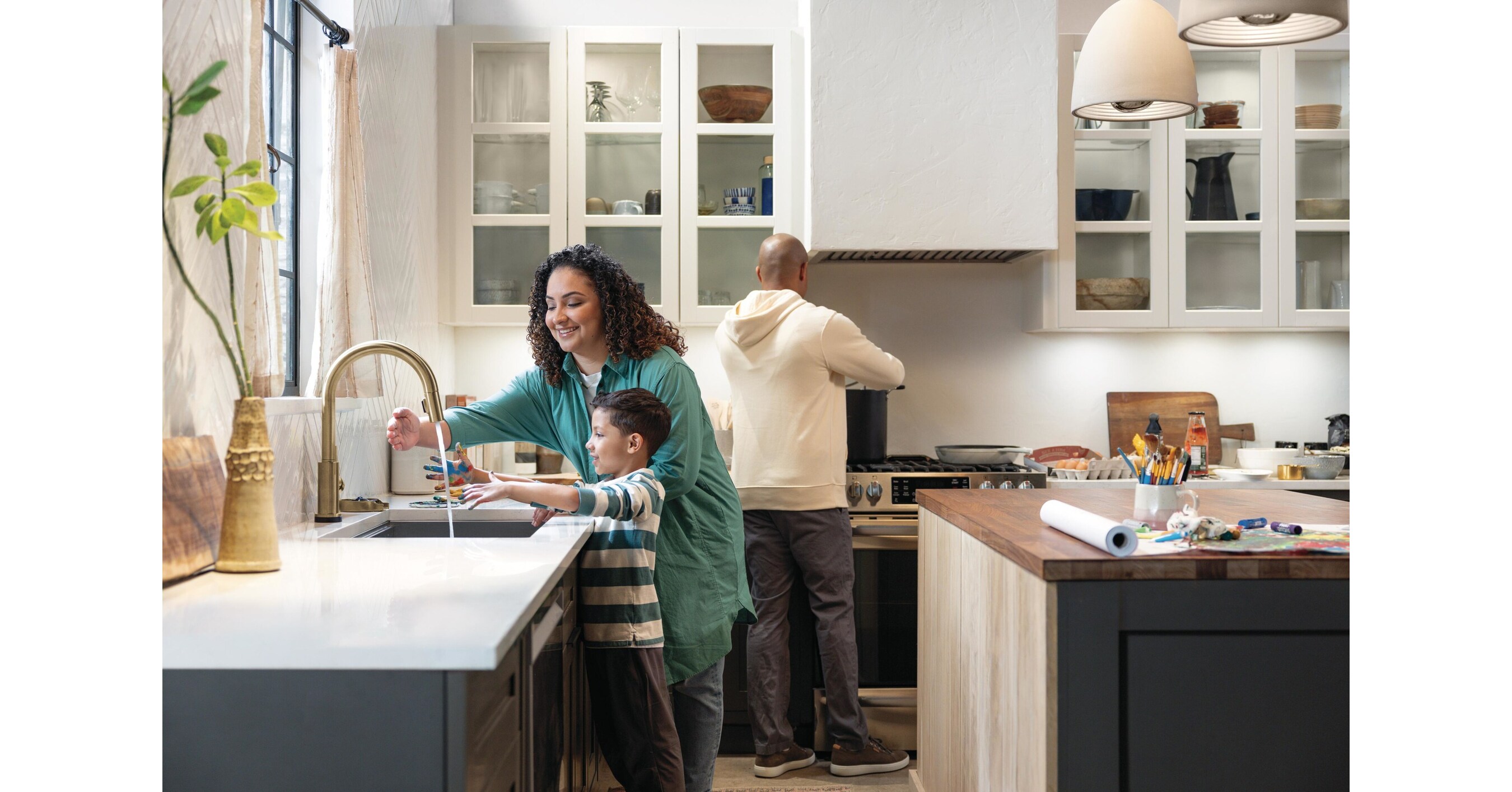 Delta Faucet Integrates New Touchless Technology into Kitchen Collections