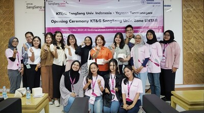 KT&G, a global company headquartered in South Korea, opened ‘Univ. Zone’, a community center for college students, at Tarumanagara University (UNTAR) on May 2, 2024. Students are taking photos to celebrate the opening of the ‘Univ. Zone.’ (PRNewsfoto/KT&G Corporation)