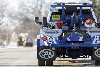 To help keep tow operators safe, CAA Manitoba is using National Slow Down Move Over Day to remind drivers of the law, its purpose and penalties for non-compliance. (CNW Group/CAA Manitoba)