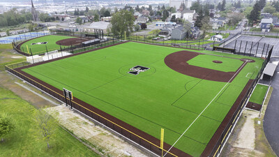 The Major Play Matrix Helix turf installed by Hellas at Lincoln High School in Tacoma Public Schools is ideal for multi-purpose sporting events including baseball, softball and soccer. The soteria pads below the fields allow for a softer impact, while allowing for better ball roll.