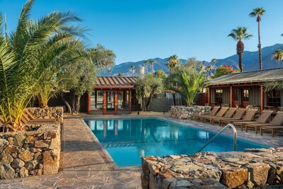 The Hip and dreamy Sparrows Lodge in Palm Springs received a MICHELIN Key.