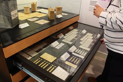 L’exposition comprend plusieurs pièces d’archives qui montrent l’évolution et la richesse du patrimoine démocratique québécois. (Groupe CNW/Élections Québec) L’exposition comprend plusieurs pièces d’archives qui montrent l’évolution et la richesse du patrimoine démocratique québécois. (Groupe CNW/Élections Québec)
