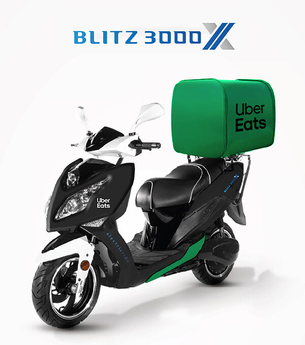 Un ciclomotor eléctrico BLITZ 3000Xs de BLITZ MOTORS, de diseño elegante, navega por las calles urbanas con facilidad y su estructura compacta es ideal para entregas de última milla. Cargado de paquetes o alimentos, representa eficiencia, sostenibilidad y logística moderna en paisajes urbanos bulliciosos. Un ciclomotor eléctrico BLITZ 3000Xs de BLITZ MOTORS, de diseño elegante, navega por las calles urbanas con facilidad y su estructura compacta es ideal para entregas de última milla. Cargado de paquetes o alimentos, representa eficiencia, sostenibilidad y logística moderna en paisajes urbanos bulliciosos.