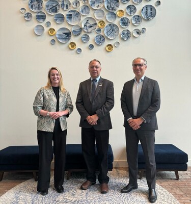 Jay Kovacs, Chief Innovation Officer at Axient Systems, was officially welcomed to Delft by vice-mayor Maaike Zwart, responsible for Economic Affairs and Innovation and Chris van Voorden, Director Foreign Investments & Trade at InnovationQuarter.