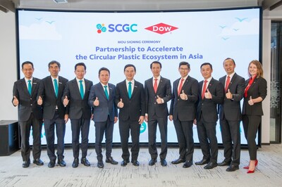 Senior Leaders witness signing of a first-of-its kind circularity partnership in the Asia Pacific region to create an effective platform for plastic recycling. From left to right from SCGC: Chatri Eamsobhana, chief commercial officer; Suracha Udomsak, chief innovation officer; Mongkol Hengrojanasophon, chief operations officer; Sakchai Patiparnpreechavud, chief executive officer and president; Tanawong Areeratchakul, advisor to the President & CEO, SCG. From left to right from Dow: Chatchai Luanpolcharoenchai, Thailand president; Bambang Candra, APAC commercial vice president, Packaging & Specialty Plastics; Ekkasit Lakkananithiphan, senior regional commercial director, Thailand; Kodak Xiao, senior business sustainability director, P&SP APAC; Libby Tavares, associate R&D/TS&D director