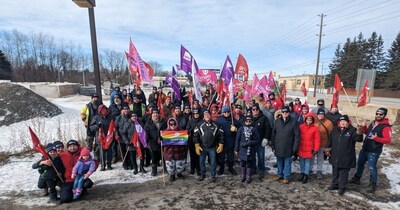 Health Care Rally in Thunder Bay, Ontario (CNW Group/Unifor)