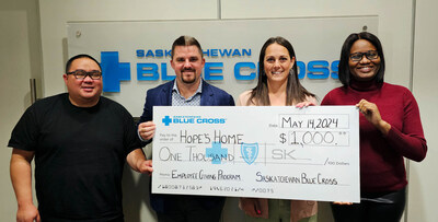 Saskatchewan Blue Cross employees pictured with Lisa Wyatt from Hope's Home. (CNW Group/Saskatchewan Blue Cross)