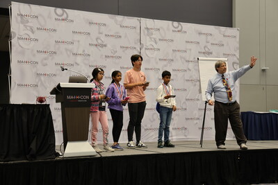 Mathemagician Arthur Benjamin wows a packed audience at McCormick Place on May 11. (PRNewsfoto/MathCON)