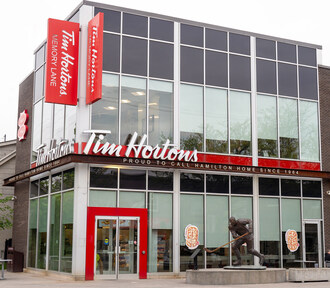 C’est le 60e anniversaire de Tim! Le premier restaurant Tim Hortons ouvrait ses portes à Hamilton en Ontario le 17 mai, il y a 60 ans aujourd’hui (Groupe CNW/Tim Hortons)
