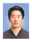 Sean Ha (Tae Kyoung Ha), the president of USA HoneyNaps, wins an award from South Korea's Ministry of Science and ICT