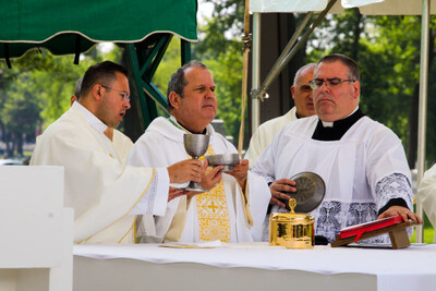 Most Reverend Manuel A. Cruz, D.D., Regional Bishop of Essex County, blesses the Eucharist during Memorial Day Mass at Holy Cross Cemetery and Mausoleum in North Arlington, NJ in 2023. Bishop Cruz will be the main celebrant for Memorial Day Mass this year at Gate of Heaven Cemetery and Mausoleum in East Hanover, NJ.