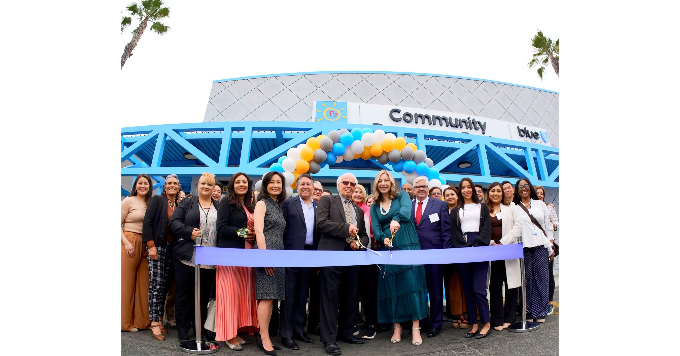 L.A. Care y Blue Shield of California Promise Health Plan inauguran su nuevo y vibrante Centro de Recursos Comunitarios en Panorama City con una serie de servicios enfocados en la salud USA – español USA – English