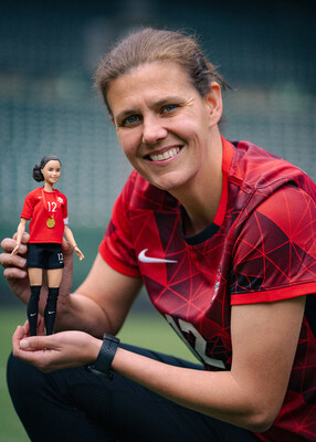 Christine Sinclair with her one-of-a-kind doll (CNW Group/Mattel Canada, Inc.)
