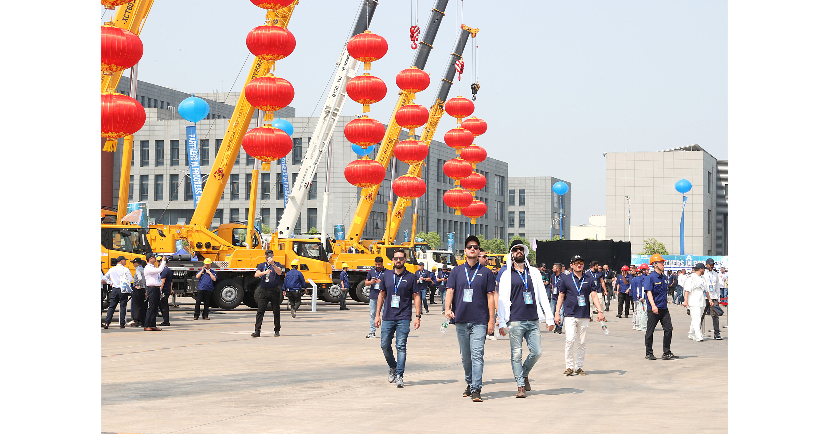 XCMG feiert das 6. Kundenfestival mit globalen Kunden und präsentiert Innovationen im Bereich nachhaltiges und intelligentes Bauen XCMG feiert das 6. Kundenfestival mit globalen Kunden und präsentiert Innovationen im Bereich nachhaltiges und intelligentes Bauen