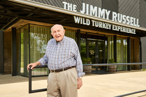 Wild Turkey ouvre l'expérience Jimmy Russell Wild Turkey, un centre d'accueil modernisé accueillant les amateurs de Bourbon qui visitent une icône américaine