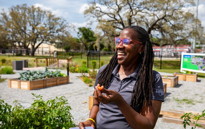 Tampa General Hospital (TGH) today expressed gratitude to Florida Blue for the health care plan’s generous contribution of $250,000 to support the new outdoor classroom at the TampaWell Community Garden and Food Pharmacy. The outdoor classroom, which will bear the Florida Blue name in recognition of this donation, will host health education programs, cooking demonstrations, shared meals, and other engagement opportunities for Tampa General team members, patients and community residents.