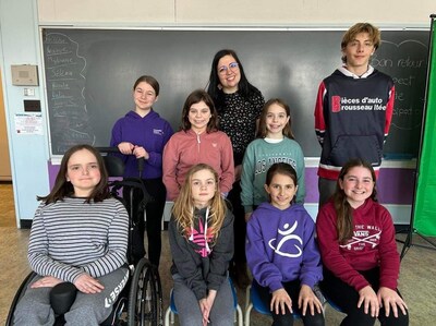 Le conseil d'élèves de l’école Marie-Assomption, de Saint-Bruno-de-Guigues (Groupe CNW/Élections Québec)