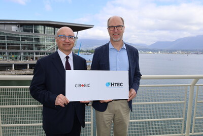 John Casola (à gauche), directeur des investissements de la BIC, et Colin Armstrong, directeur général de HTEC. (Groupe CNW/Canada Infrastructure Bank)